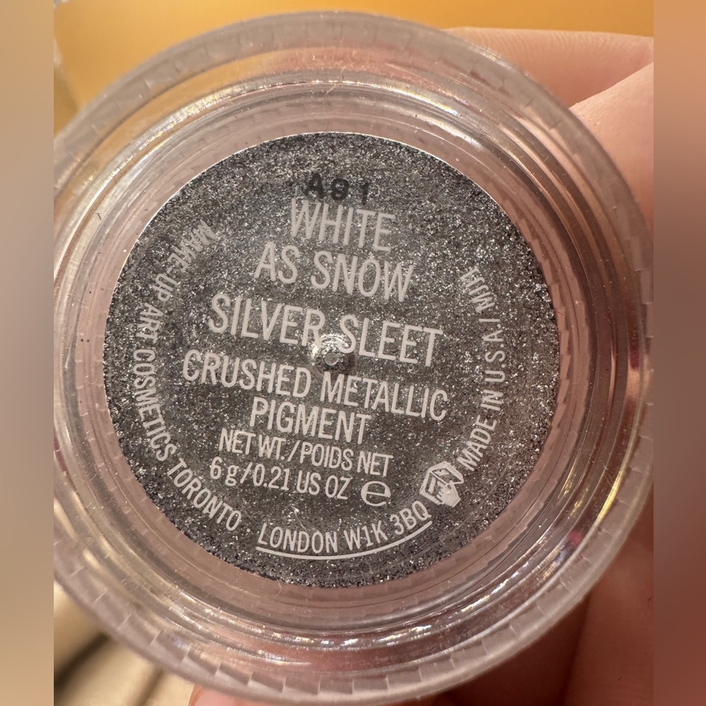 Mac cosmetics’white as snow silver sleet’ crushed metallic pigment